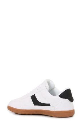Berness Lily Gum Sole Sneaker in White at Nordstrom Rack, Size 10