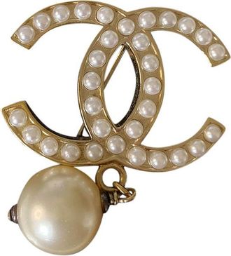 Chanel CC Faux Pearl Embellished Gold Tone Brooch Size S
