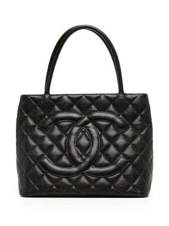 Chanel: Black Bags now up to −20% | Stylight