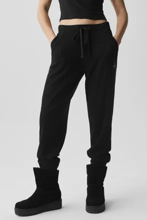 Alo | Muse Sweatpant in Black, Size: Medium
