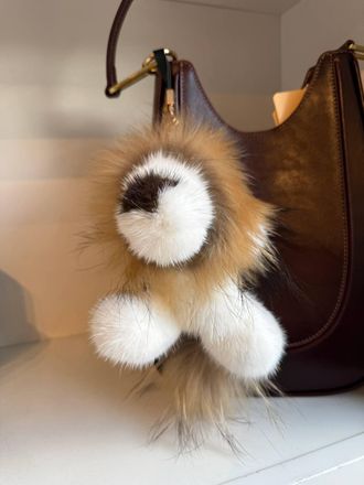 Linda Richards Womens The Lion Bag Charm In Camel