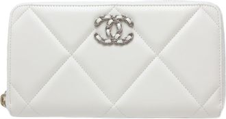 Chanel White Leather Wallet (Bi-Fold) (Pre-Owned)