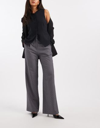 French Connection Pantaloni a fondo ampio grigio sartoriali con dettagli termosaldati