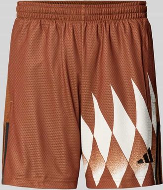 adidas Regular Fit Sweatshorts mit Allover-Muster in Mittelbraun, Gr&ouml;&szlig;e XXL