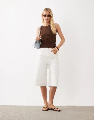 Arket Bermuda ampi in denim bianco sporco