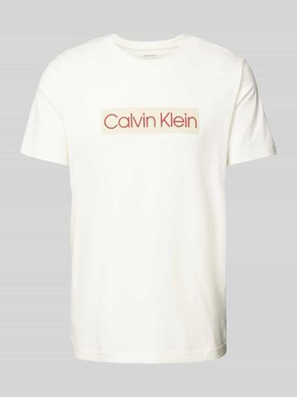 Calvin Klein Jeans T-Shirt mit Label-Print in Offwhite, Gr&ouml;&szlig;e S