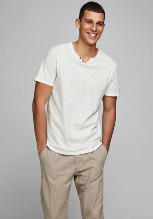 Jack & Jones T-Shirt JACK & JONES SPLIT NECK TEE, Herren, Gr. XS, weiss (cloud dancer), Jersey, Obermaterial: 100% Baumwolle, unifarben, schmal h&uuml;ftbedeckend, V-Au
