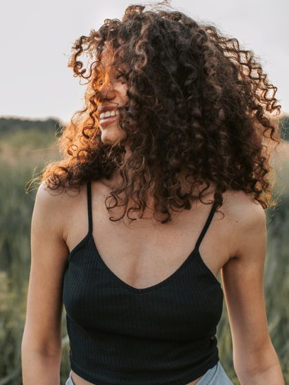 Die Curly Girl Methode: So pflegst du deine natürlichen Locken und Wellen richtig