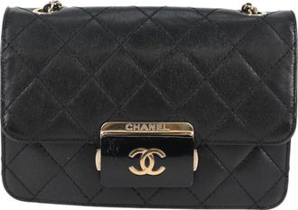 Chanel Flap Bag Black Leather Shoulder Bag (Pre-Owned)