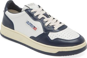 Autry Medalist Low Sneaker in Wht/blue at Nordstrom, Size 13Us