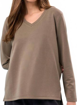 French Kyss Solid V-Neck Top In Army