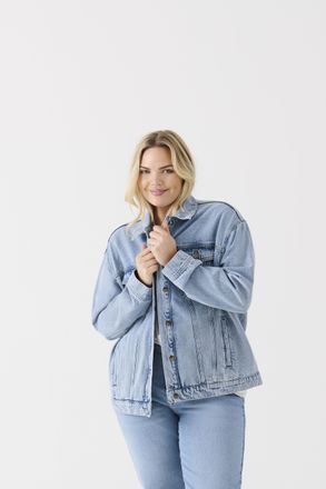 Only Carmakoma Jeansjacke ONLY CARMAKOMA CAROCEAN L/S OVERSIZE JKT DNM NOOS, Damen, Gr. 42, blau (light blau denim), Denim/Jeans, Obermaterial: 100% Baumwolle, unifa