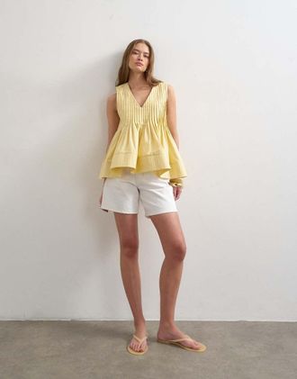 Topshop Top svasato giallo limone con scollo a V e pinces-Verde