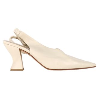 Bottega Veneta Bottega Veneta Amandel Slingback Pumps in Cr&egrave;me Leer
