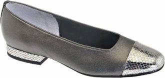 Vaneli Womens Frankie Flat In Pewter