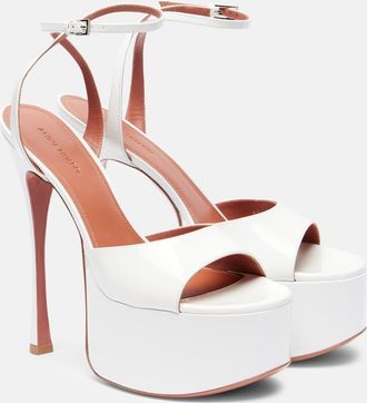 Amina Muaddi Sandali Aya 155 in vernice con plateau