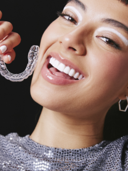 Für ein selbstbewussteres Lächeln – so werden deine Zähne endlich gerade!