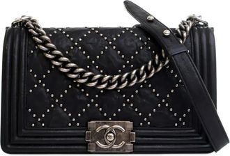 Chanel Borsa a tracolla Boy Flap media in pelle di vitello con effetto stropicciato e borchie 2015-2016 - Nero