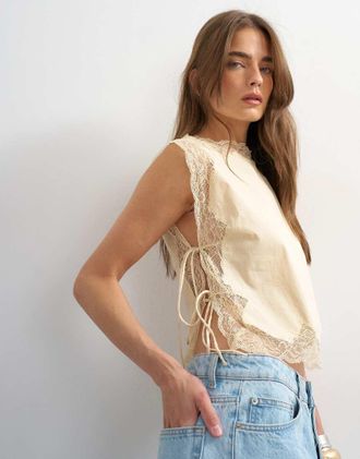 Topshop Top &eacute;cru con allacciatura laterale in pizzo-Nessun colore
