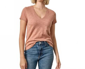 Lilla P Short Sleeve Back Seam V-Neck Top In Carob