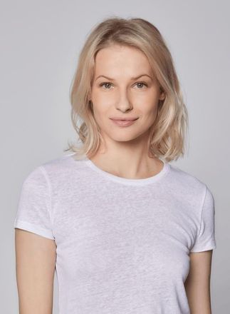 Majestic Filatures Stretch Linen Short Sleeve Crewneck T-Shirt in Blanc at Nordstrom, Size 4