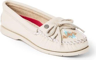 Minnetonka Nizhoni Moc Slipper in Off White Cloud at Nordstrom, Size 8.5