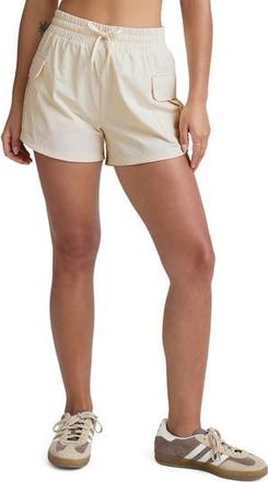Beyond Yoga Peak 3-Inch Cargo Shorts in Dove at Nordstrom Rack, Size X-Large
