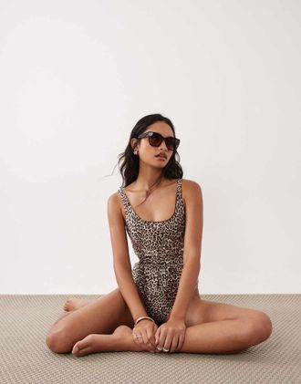 Good American Costume da bagno intero in raso leopardato con coulisse-Marrone