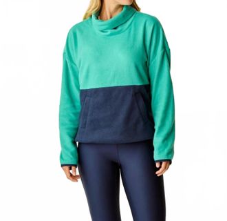 Carve Designs Rowayton Sweatshirt In Jade/navy