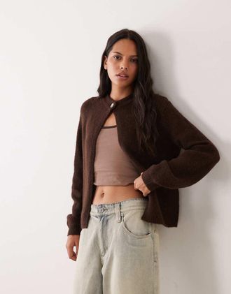 Vero Moda maglione lavorato a maglia con singolo bottone martellato marrone cioccolato