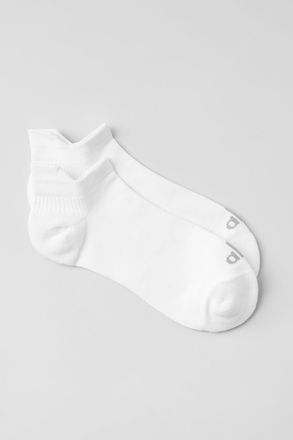 Alo | Performance Tab Socks in White/Titanium, Size: Small