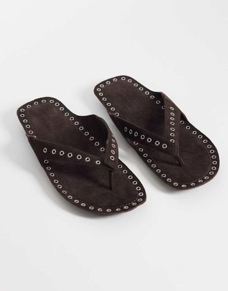 Asos Fisher - Sandali infradito premium in camoscio color cioccolato con occhielli-Marrone