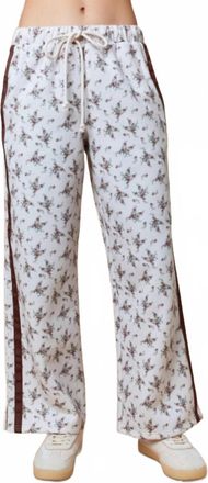Peach Love California Floral Printed Fleece Sweatpants In Mocha/ecru