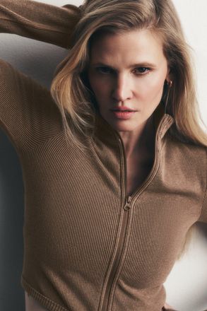 Alo | Seamless Two Tone Rib Jacket in Java Brown, Size: Medium