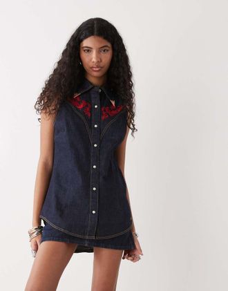 Wrangler x Lainey Wilson - Camicia di jeans senza maniche indaco ricamata-Blu