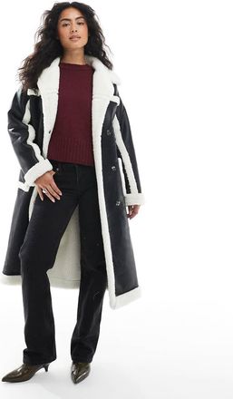 Wednesday's Girl Cappotto al polpaccio nero in montone sintetico crema con cintura