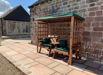 Charles Taylor Trading Grand Henley Twin Arbour Green in Brown