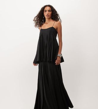 Asos Tall ASOS DESIGN Tall abito maxi premium a strati con spalline sottili e gonna con fondo godet in nero-Verde