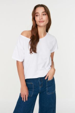 Trendyol Vrouwen Boothals Standaard mouw Basis T-shirt
