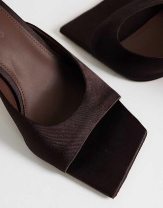 Topshop Nicole - Sabot con tacco medio in raso color cioccolato-Marrone