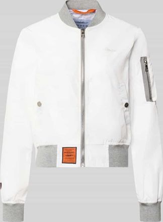 Original Bombers Bomberjacke mit Label-Patch und Rei&szlig;verschlusstasche am &Auml;rmel in Offwhite, Gr&ouml;&szlig;e XL