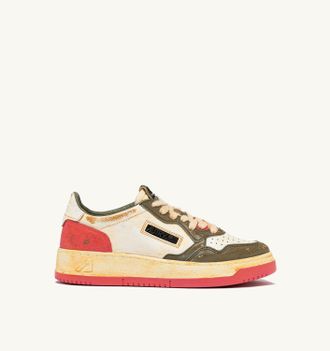 Autry MEDALIST LOW SUPER VINTAGE SNEAKERS IN TEA-ROSE AND COVERT GREEN LEATHER