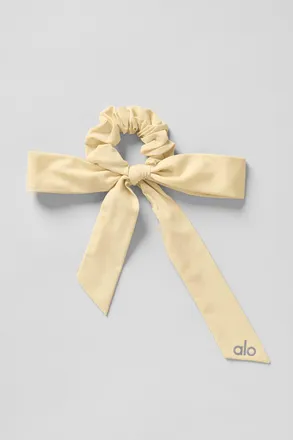Alo | Love Knots Tie Scrunchie in Warm Butter Beige