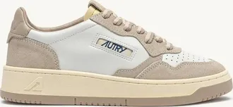 Autry MEDALIST LOW SNEAKERS IN FEATHER GRAY AND LAMB LEATHER AND SUEDE