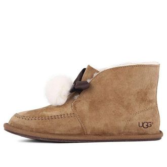 UGG (WMNS) UGG Kallen Suede Moc Toe Pom Pom Slipper Chestnut 1017541-CHE