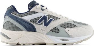 New Balance Unisex 880R en Blanco/Gris/Azul, Gamuza/Malla, Talla 37.5