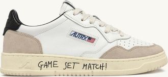 Autry MEDALIST LOW SNEAKERS IN WHITE AND BLACK SUEDE AND LEATHER WITH LETTERING