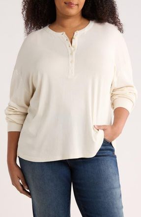 Treasure & Bond Classic Henley in White at Nordstrom, Size 2X