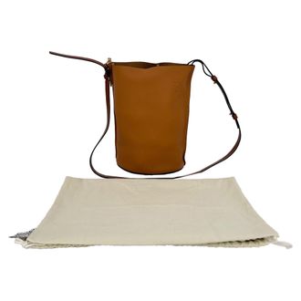 Loewe Loewe Gate Bucket Bag in camelkleurig leer