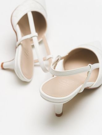 Prologue Goodge Slingback Spitse Neus Pump